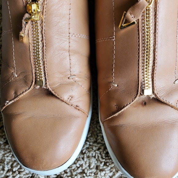 Vionic shoes - Picture 3 of 4